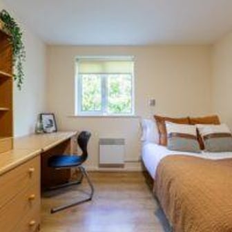 Bronze 2 Bed Apartment - Image 1