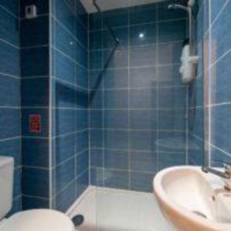 Gold Non Ensuite - Image 3