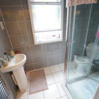 Silver Ensuite - Image 5
