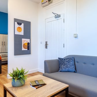 Premium Plus One Bedroom - Image 4