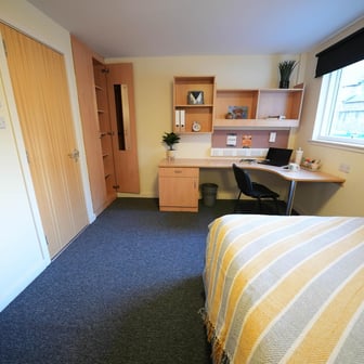 Double Ensuite (within a 5 bed flat) - Image 2