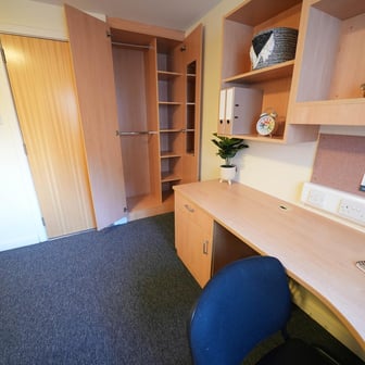 Double Ensuite (within a 5 bed flat) - Image 3