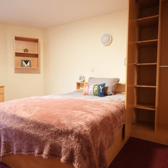 Large Double Ensuite (within a 5 bed flat) - Image 6