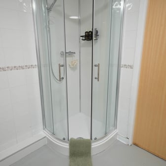 Large Double Ensuite (within a 5 bed flat) - Image 8