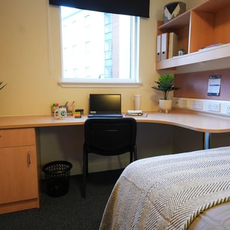 Standard Ensuite (within a 4 bed flat) - Image 4