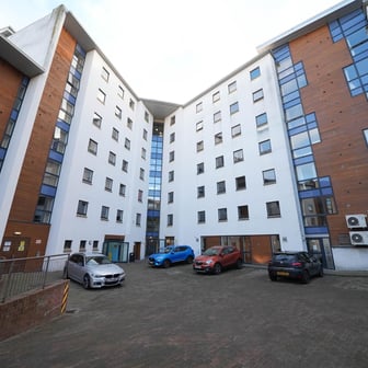 Standard Ensuite (within a 5 bed flat) - Image 17