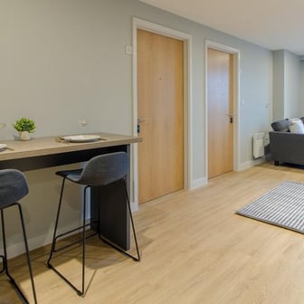 Penthouse 2 Bed Apartment - Image 16