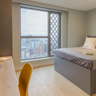 Penthouse 2 Bed Apartment - Image 18