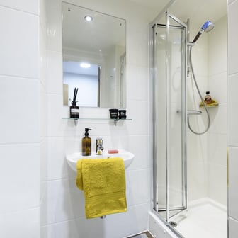 Platinum Ensuite - Image 3