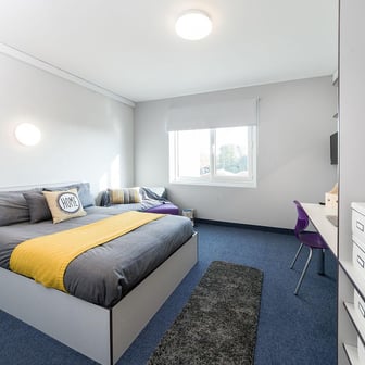 Gold En-suite - Image 2