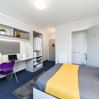 Gold En-suite - Image 1