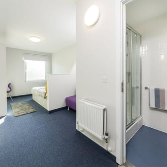 Silver En-suite - Image 2