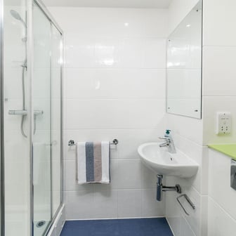 Silver En-suite - Image 4