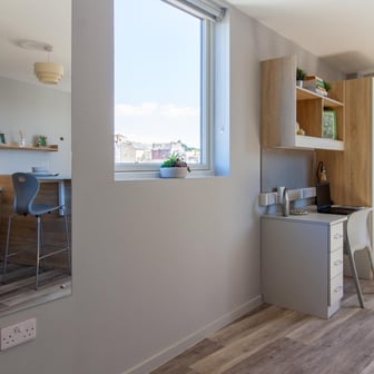 Deluxe Studio - Image 8