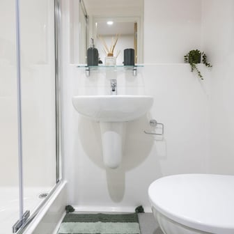 Classic En-suite - Image 3