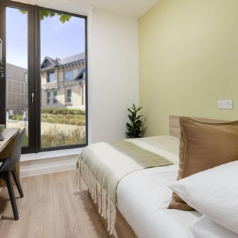 Classic En-Suite - Image 5