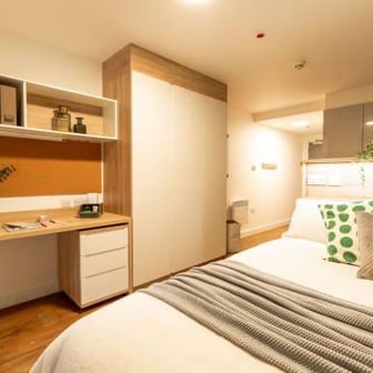 Premium Studio Riverview - Image 2