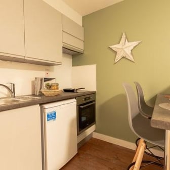 Premium Studio Riverview - Image 3