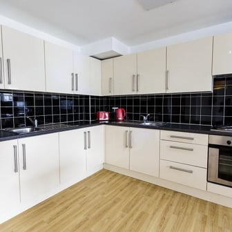 Bronze Ensuite - Image 5