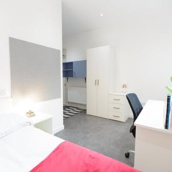 Silver En-suite (Access.) - Image 1