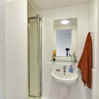 Bronze Ensuite - Image 5
