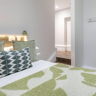 Deluxe Studio - Image 2