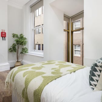 Deluxe Studio - Image 1