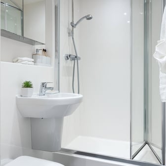 Gold En Suite (Lower Floors) - Image 4