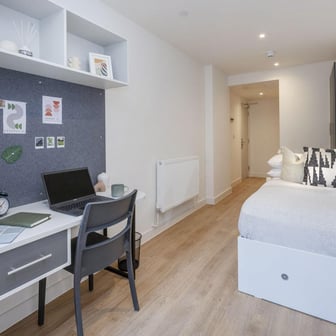 Deluxe Ensuite - Image 1