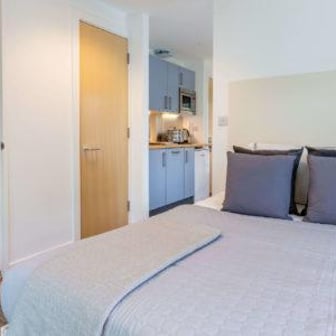 Premium One Bed Flat - Image 1