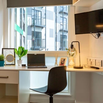 Premium One Bed Flat - Image 4