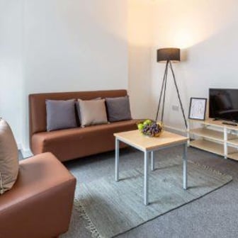 Room in a 3 Bed Apartment - Image 1