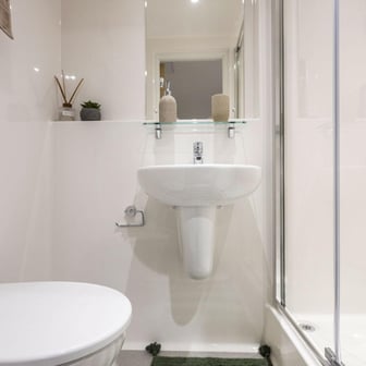 Deluxe En-suite - Image 3