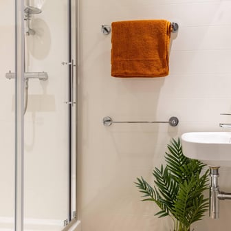 Compact Ensuite - Image 3