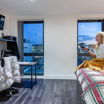 Deluxe River Studio - Image 1