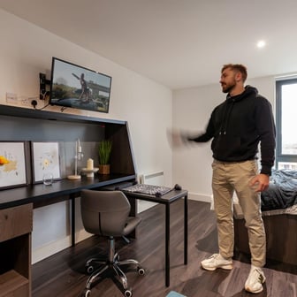 Deluxe Plus Studio - Image 4