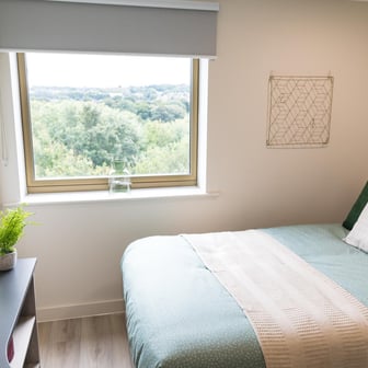 Two Bed Apartment - Image 10