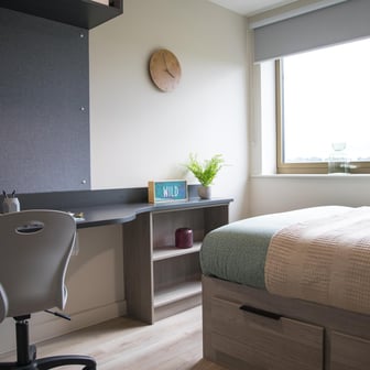 Two Bed Apartment - Image 13