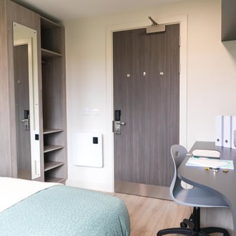 Two Bed Apartment - Image 14