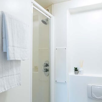 Silver En Suite - Image 6
