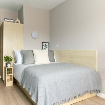 Silver En Suite - Image 1