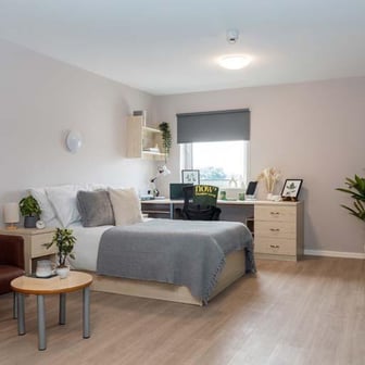 Gold En Suite - Image 3