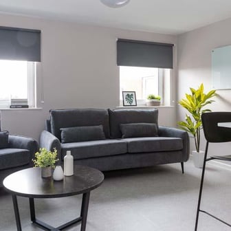 Gold En Suite - Image 8