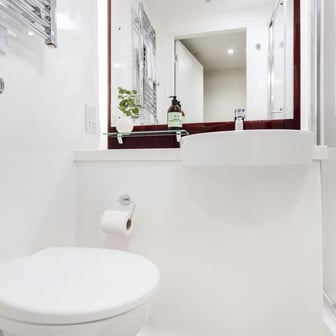 Classic En-suite - Image 5