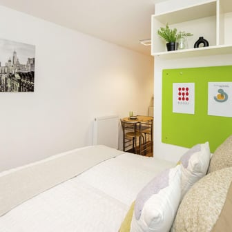 Deluxe Studio - Image 2