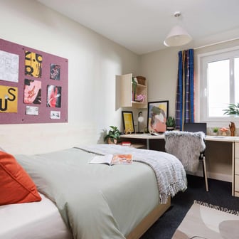 Silver En Suite - Image 1