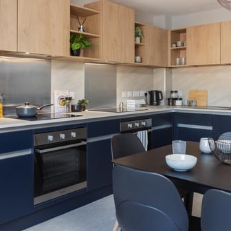 Gold En Suite - Image 5