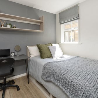 Classic 1 Bed Apartment - Image 1