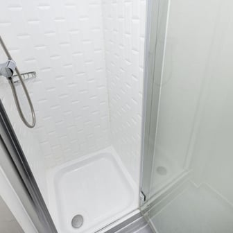 Classic 1 Bed Apartment - Image 6