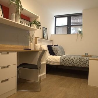 Silver Ensuite - Image 2